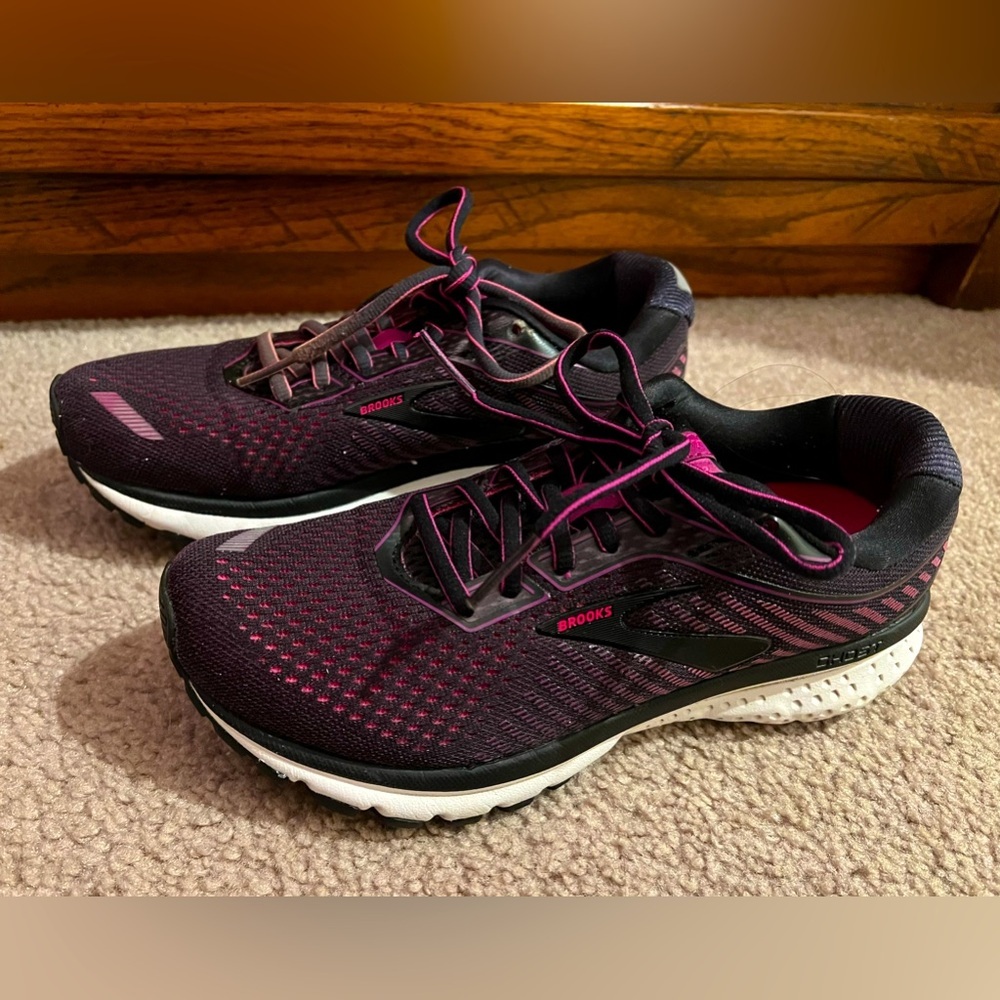 Brooks Women's Athletic Shoes - Black and Pink